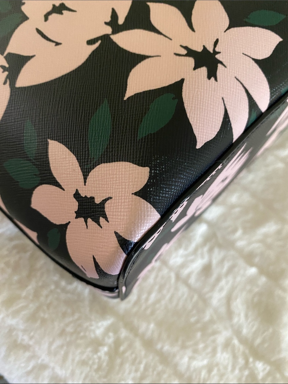 Kate Spade New York Jana Winter Blooms Medium Tote - Picture 14 of 17